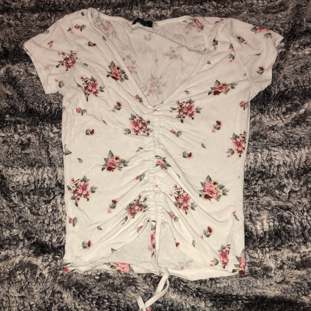 adjustable floral top. slightly worn. ties in the middle move and work.